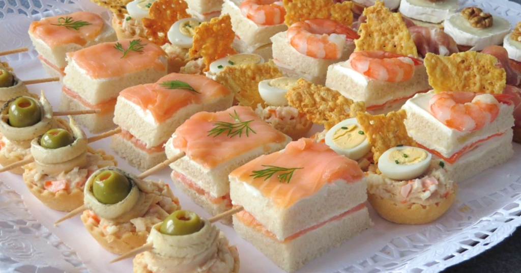 Si te has preguntado que preparar para estas fiestas, aquí te explicamos Como hacer canapés fáciles de ultima hora para navidad