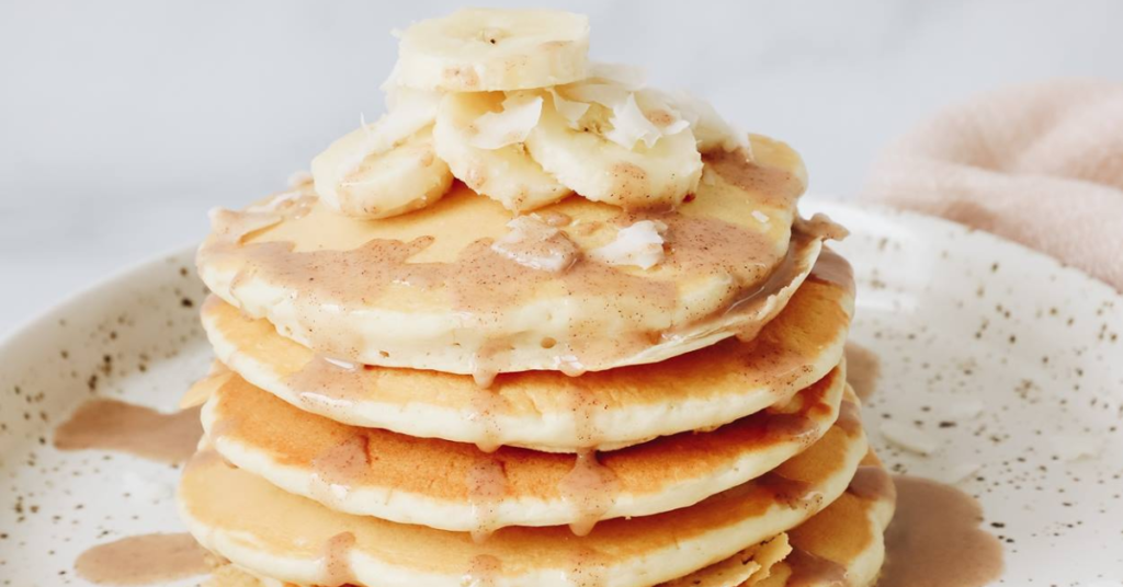 Si te encuentras a dieta y quieres añadir una alimentación saludable a tu día a día. Aquí te explicamos Como hacer panqueques de avena