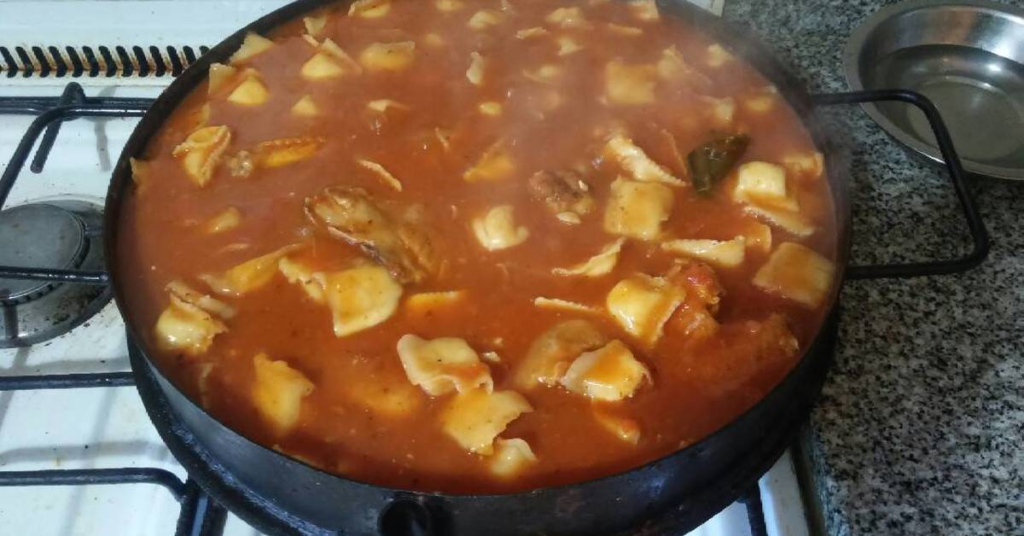 Si te gustan los ravioles y tienes antojo de prepararlos con una cocción diferente. Aquí te traemos Como hacer ravioles al disco