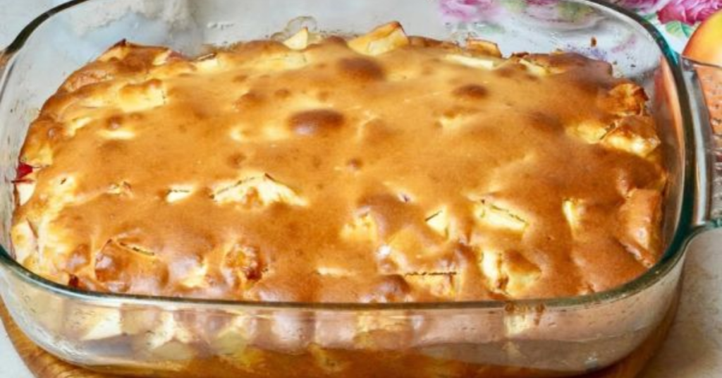 Si te gusta mucho la manzana y también las comidas dulces. Entonces aquí te explicamos tarta de manzana que se deshace en la boca