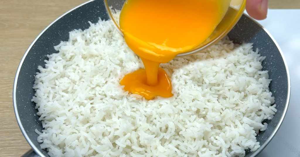 ¿Tienes arroz y huevo en casa? En esta receta te vamos a enseñar a preparar arroz con verduras asadas de una forma exquisita