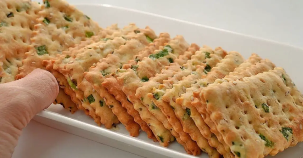 Si quieres preparar algo rico para la merienda, aquí te enseñamos Como hacer Galletas saladas ¡Crujientes! Receta perfecta ¡Echa un vistazo!