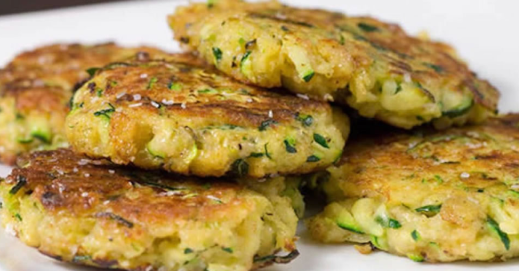 Si quieres mantener una dieta equilibrada aquí te explicamos como preparar hamburguesas de calabacín para que las agregues en tu día a día