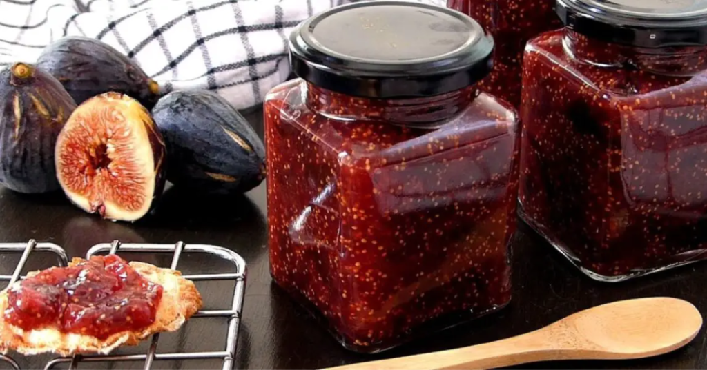 Si quieres preparar una exquisita mermelada de higos para acompañar tus desayunos y meriendas aquí te explicamos como hacerla