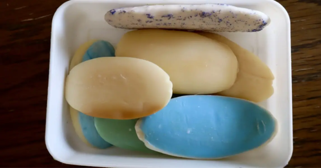 En este artículo te vamos a explicar Como hacer jabón líquido con los restos de jabón del baño para que puedas aprovecharlos al máximo